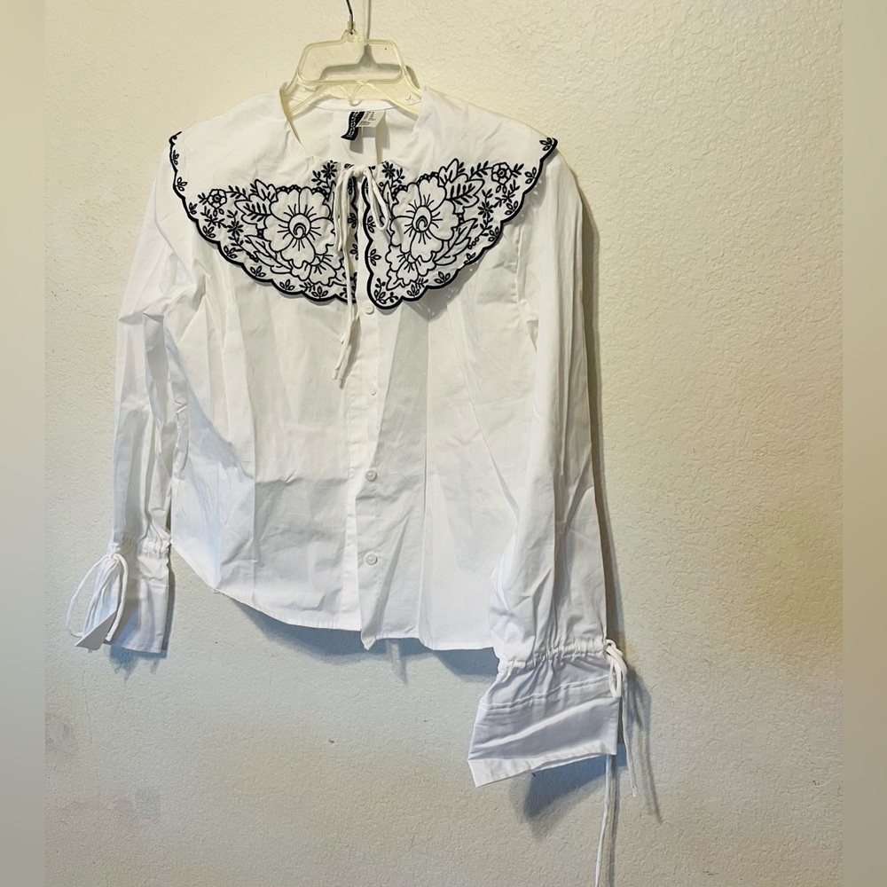 H&M White Button-Down Blouse with Black Embroidered Collar